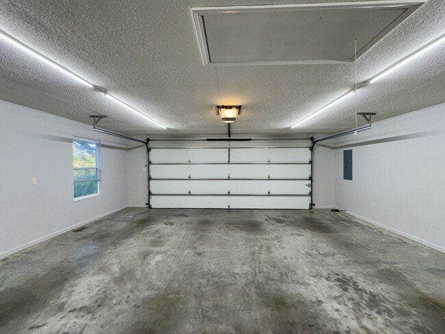 Building Photo - 144 Gigi Ln