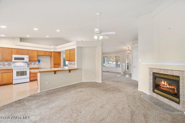 Building Photo - Coeur d' Alene Place!