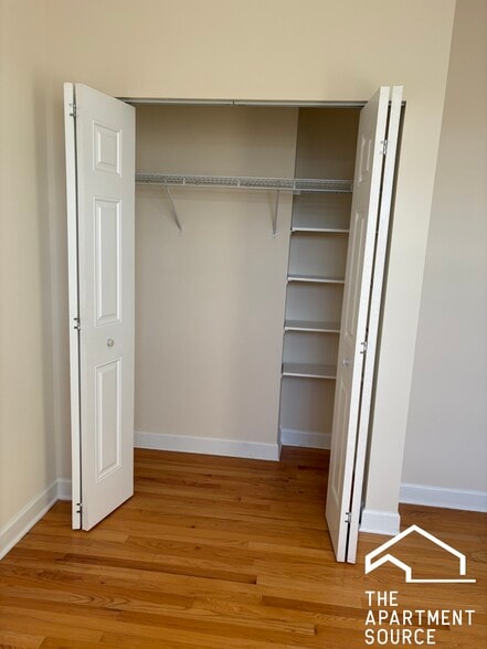 Building Photo - 3246 N Clifton Ave