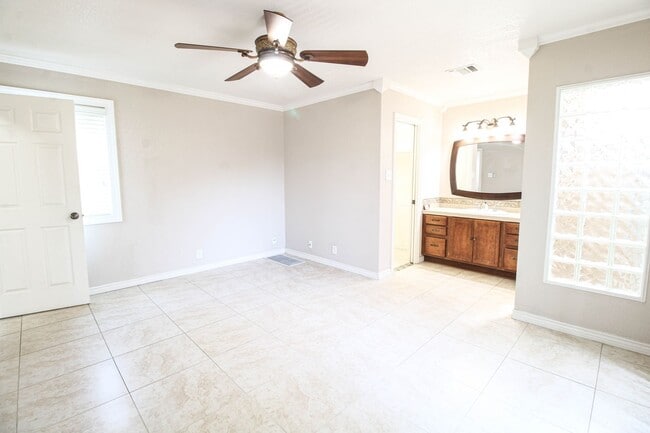 Building Photo - 14302 Indian Woods