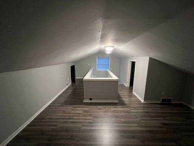 Building Photo - Beautiful 3 bedroom 1 bathroom Home (Section 8 Aproved)