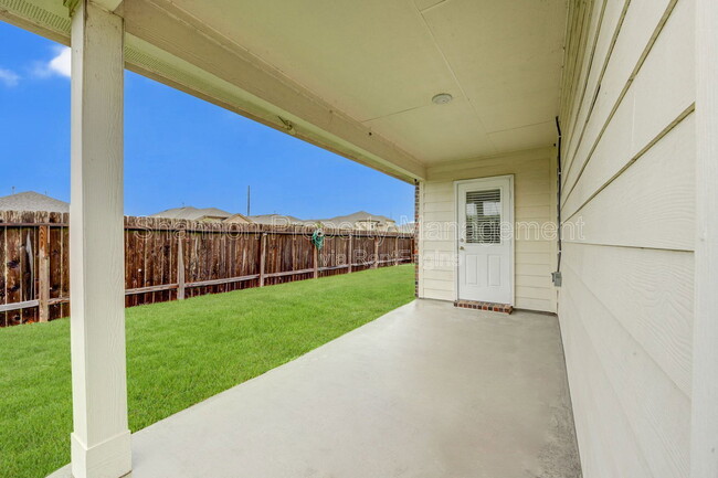 Building Photo - 8002 Carillon Way