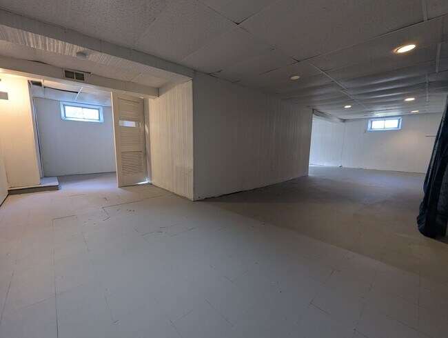 Building Photo - Lawnview Vista