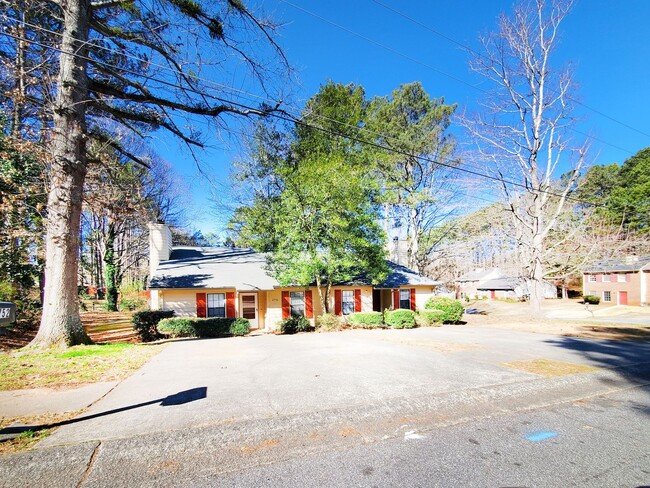 Building Photo - Recently Updated 2/2.5 Flat in Duplex Building - Housing Vouchers Accepted