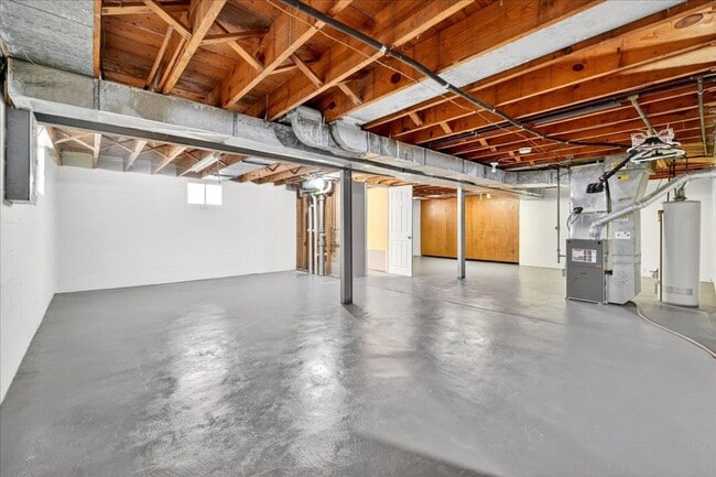 Building Photo - 9319 Aster Ave