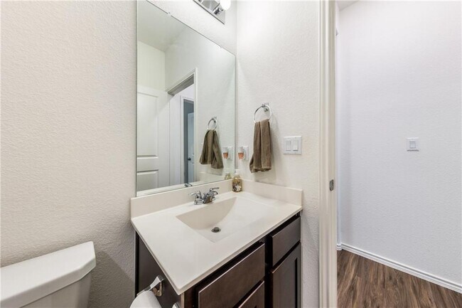 Building Photo - 1111 Diggy Dr