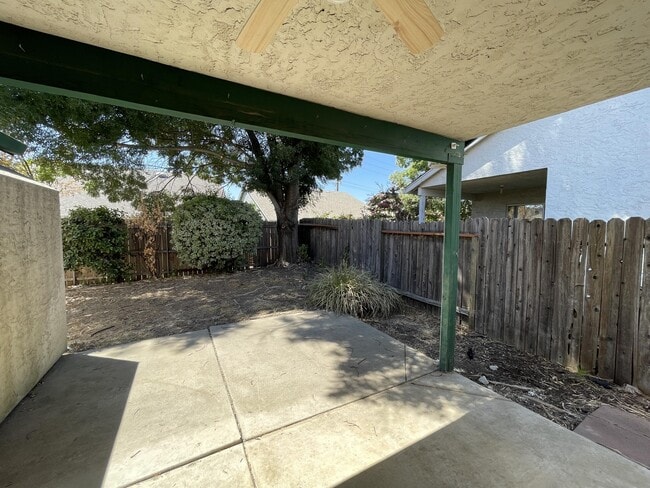 Building Photo - 2123 Mansfield Ct