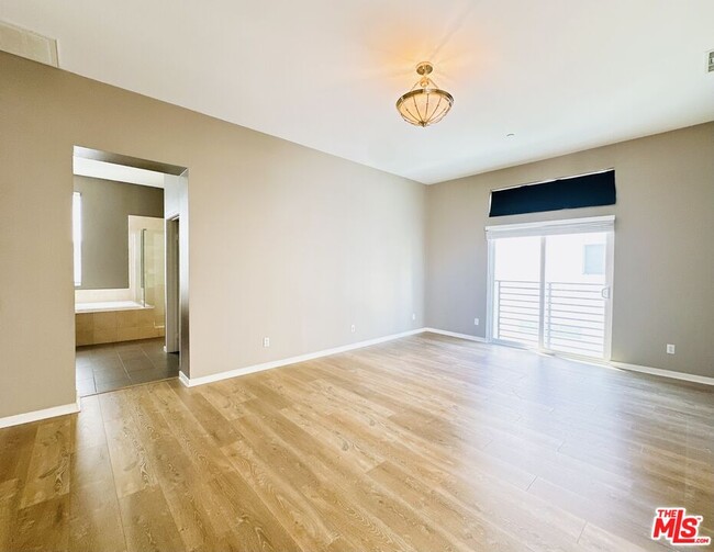 Building Photo - 6581 S Seabluff Dr