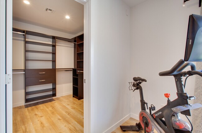 Building Photo - 12945 Welby Way