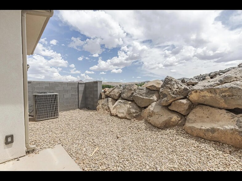 Building Photo - 296 S 1930 W