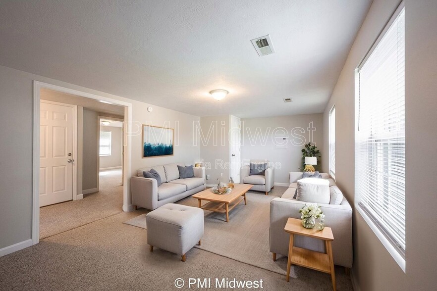 Building Photo - 395 E Main St