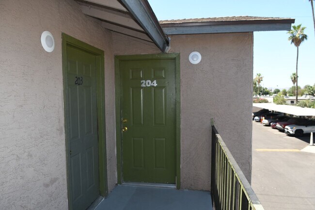 Building Photo - Ideal 1 Br 1 Ba Near Thomas and the 51 Behind the Children's Hospital in Phoenix