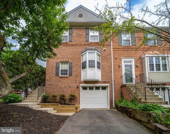 Building Photo - 8501 Blue Bird Woods Ct