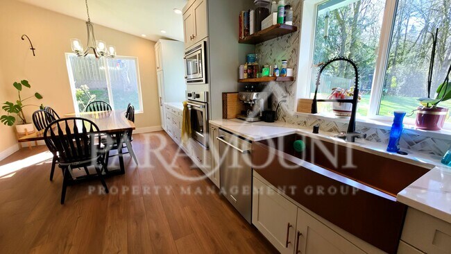 Building Photo - Gorgeous 3-Bedroom Home with 2 Bonus Rooms!