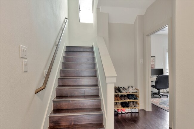 Building Photo - 3210 N MacGregor Way