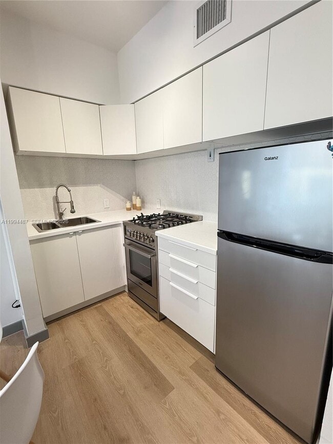 Building Photo - 1320 Drexel Ave