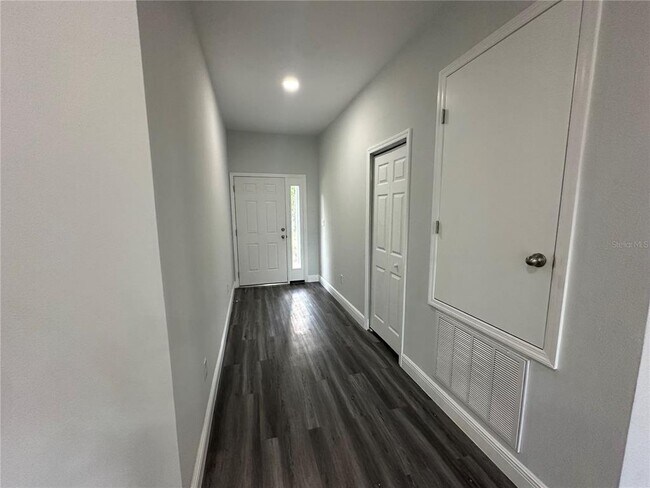 Building Photo - 18115 Cedarhurst Rd