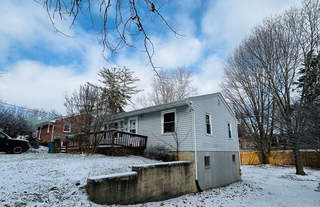 Building Photo - Beautiful Home Located in Blacksburg