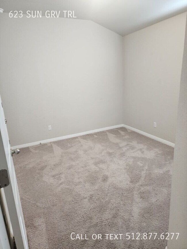 Building Photo - 623 Sun Grv Trl