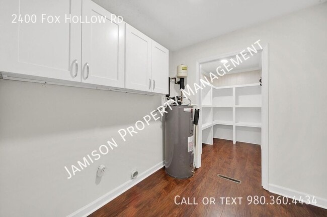 Building Photo - 2400 Fox Hollow Rd