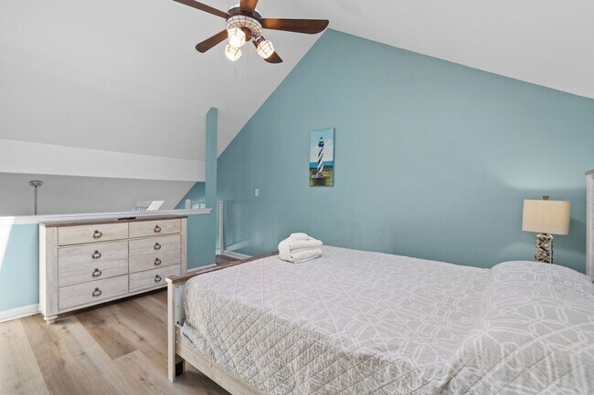 Building Photo - Fully Furnished W/ All Utilities Included! Seasonal Rental available 9/1/25-3/31/26