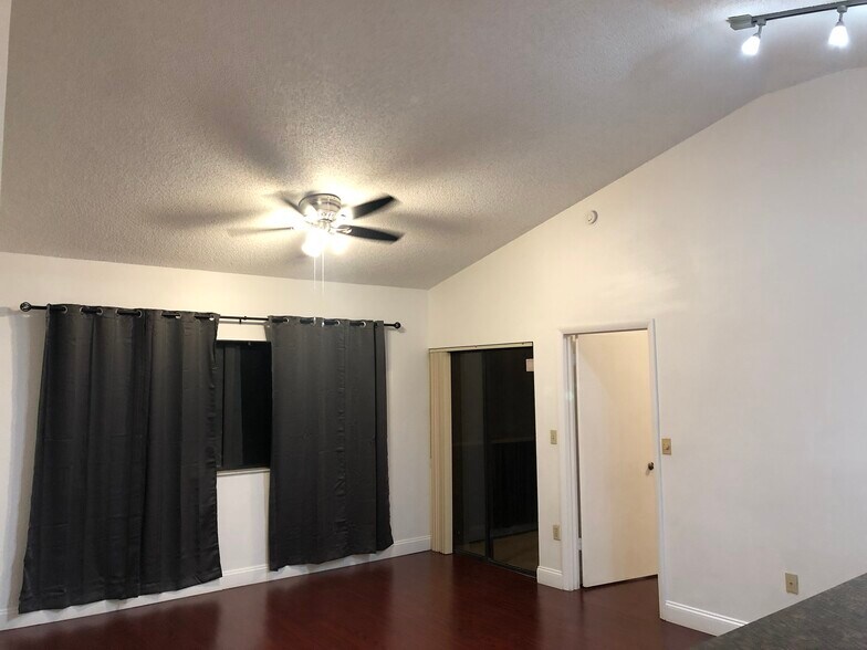 Building Photo - 2550 SW 18th Ter