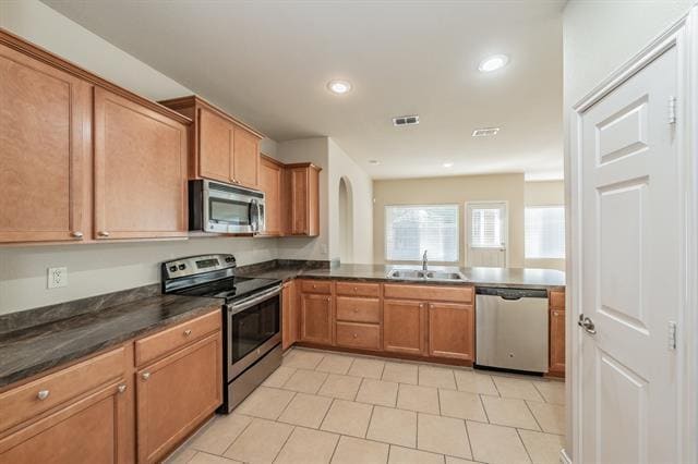 Building Photo - 643 Alexander St