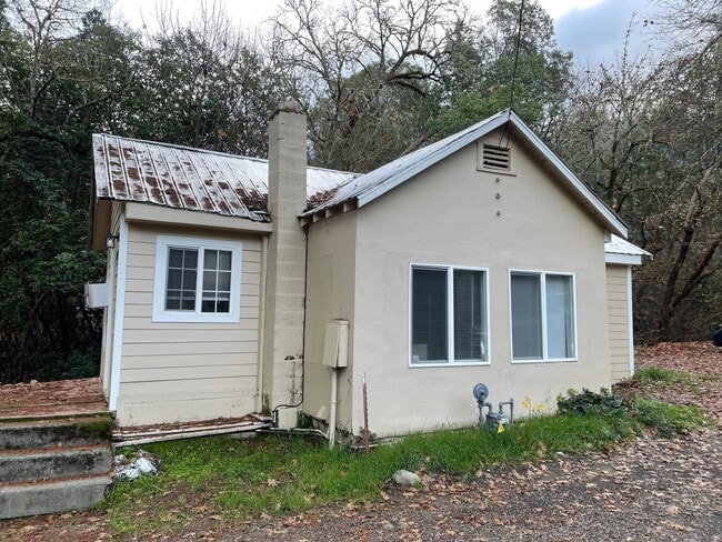 Building Photo - Cute Bungalow Style 1 Bedroom 1 Bath Home--Washer/dryer included!!