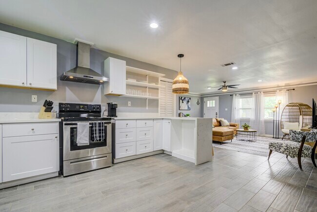 Building Photo - 541 Circle Dr