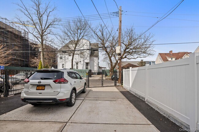 Building Photo - 4828 Barnes Ave