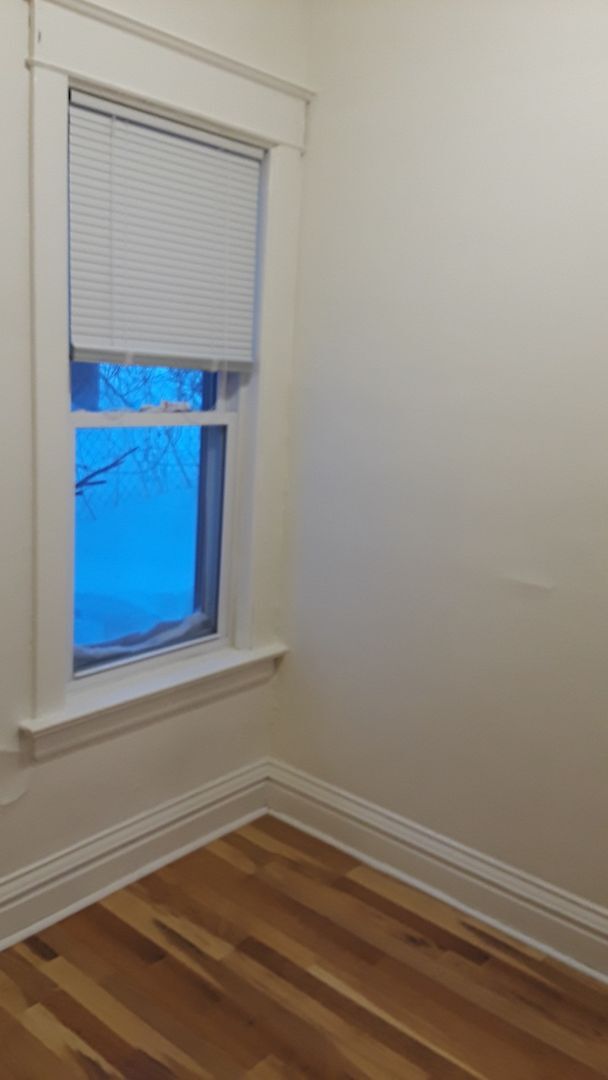 Building Photo - AVAILABLE JULY - 3 BED 1 BATH