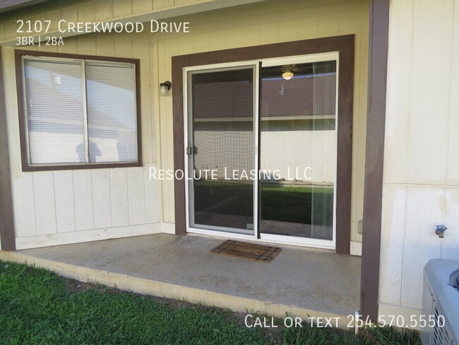 Building Photo - 2107 Creekwood Dr