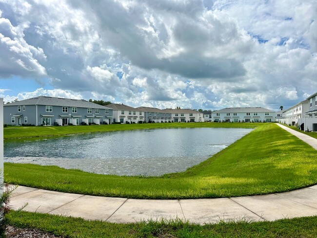 Building Photo - Live in style: Family-friendly 3BR, 2.5BA ...