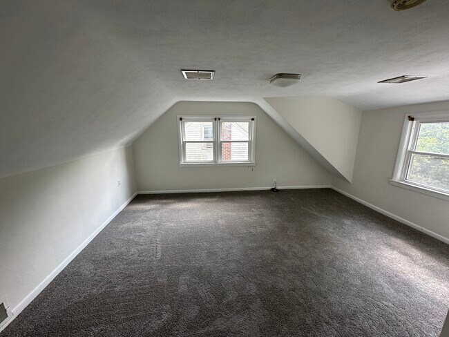 Building Photo - 1113 Twinbrook Dr