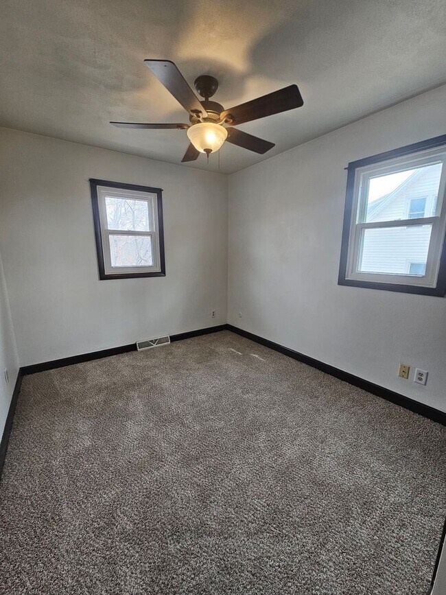 Building Photo - 3610 Central Ave