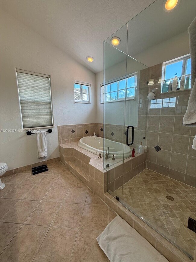 Building Photo - 1070 Capistrano