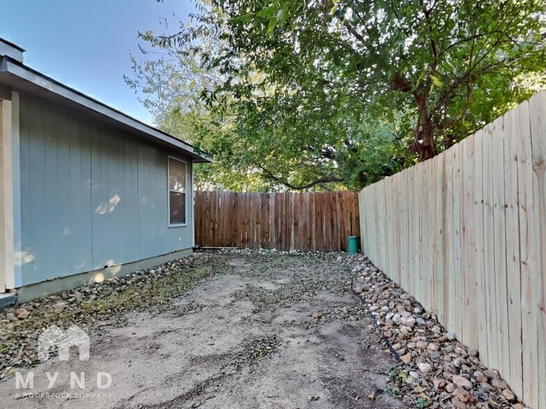 Building Photo - 6006 Ashley Spring