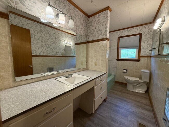 Building Photo - 2459 Middlesettlements Rd