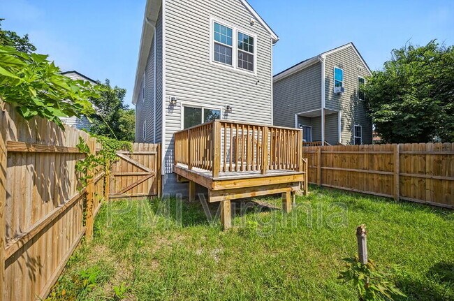 Building Photo - 105 Gilmerton Ave