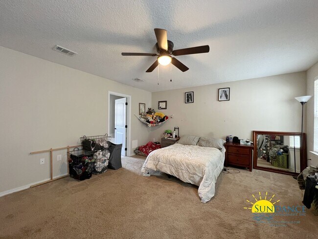 Building Photo - Beautiful 3 Bedroom Home in Crestview!