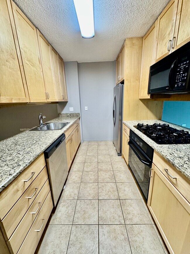 Building Photo - 9655 Woods Dr
