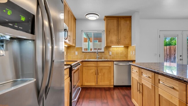 Building Photo - 53635 Avenida Bermudas