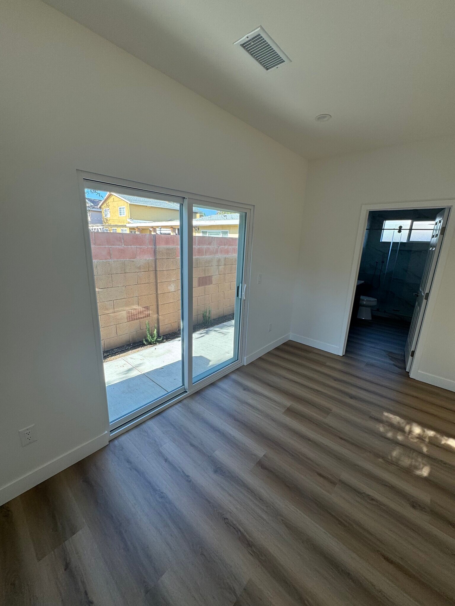 Building Photo - 15920 Eccles St