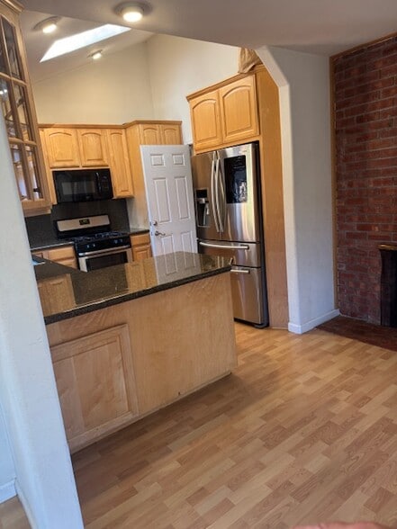 Building Photo - 839 S Knickerbocker Dr