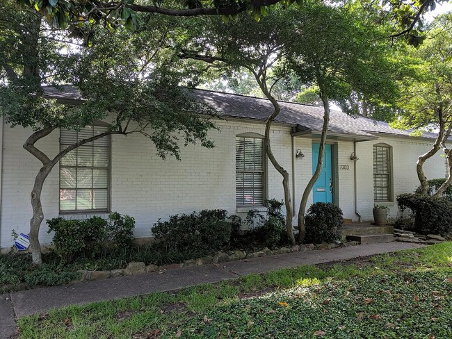 Building Photo - Charming and well-maintained home in the highly desirable Lakewood area of Dallas!