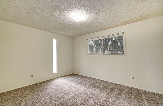 Building Photo - Gladson 3802