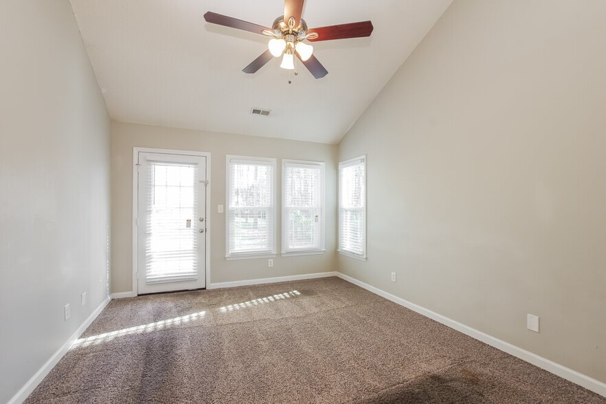 Building Photo - 7912 Trotter Rd