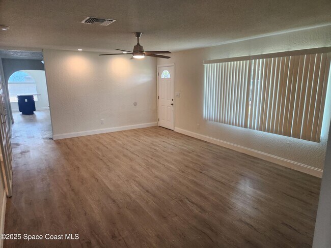 Building Photo - 1345 Lester Ct