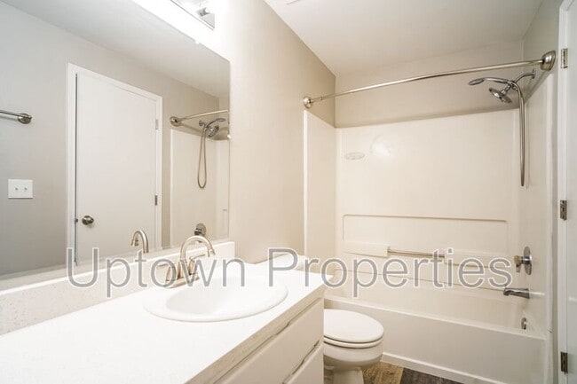 Building Photo - 6133-6135 SE Frances St