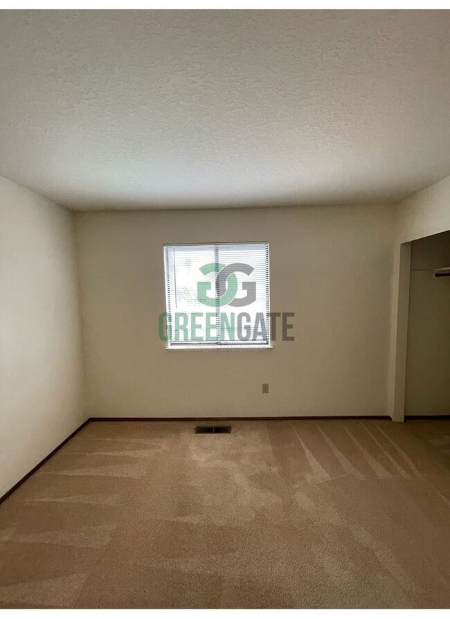 Building Photo - Beautiful 3 bedroom 2.5 Bath home READY NOW in MODESTO!! With POOL!!